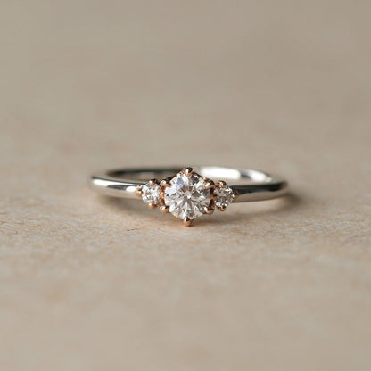 STORY 0.2ct